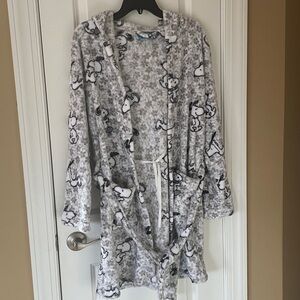 Peanuts Snoopy white and gray robe with hoodie and pockets.